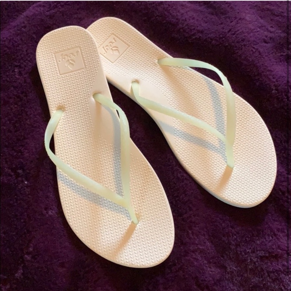 Reef Flip Flops NWOT